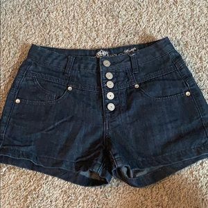 Like-new high waisted denim shorts!